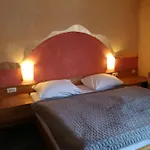 Wirt Z'minsta 酒店 3*