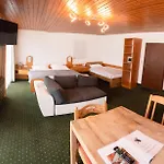 Wirt Z'minsta 酒店 3*