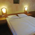 Wirt Z'minsta 酒店