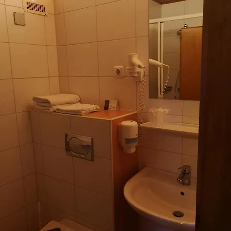 Wirt Z'minsta Hotel