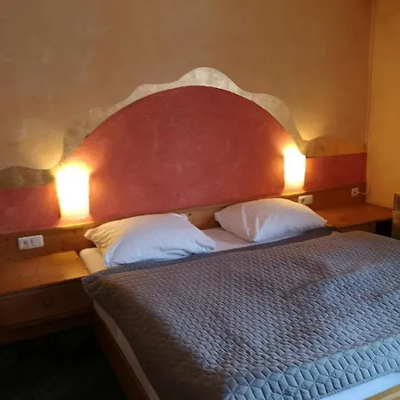 Wirt Z'minsta Hotel 3*