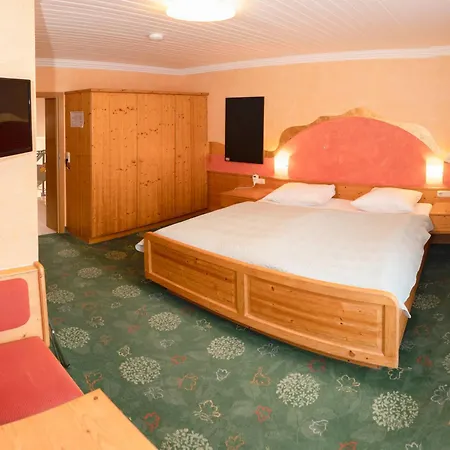 Wirt Z'minsta Hotel