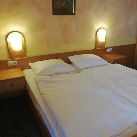Wirt Z'minsta Hotel