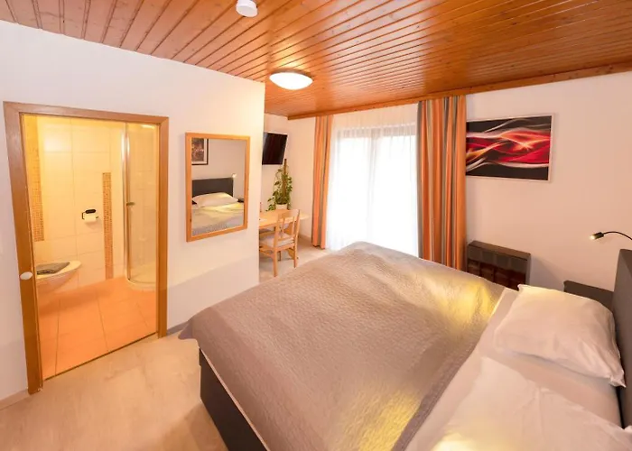 Wirt Z'minsta Hotel Altmuenster